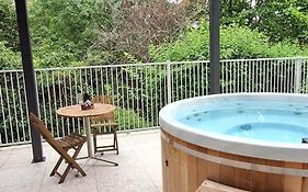 Warburton Stays Treetop Spa